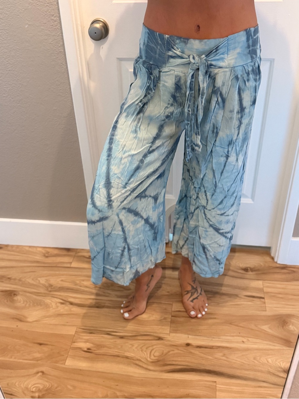 Raviya Light Blue Tie-Dye Capris with Waist Tie